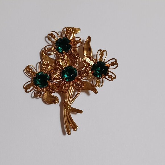 Beautiful Vintage Gold Tone Flower Brooch Pin with Green Faux Emeralds Jewels - Picture 9 of 9